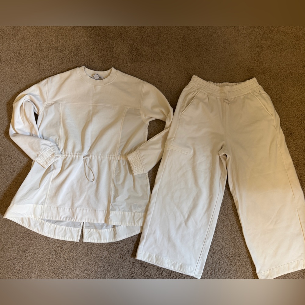 Athleta off-white, soft, cotton, and nylon set.